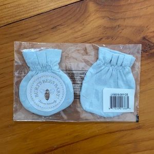 Burt’s Bees baby mitts